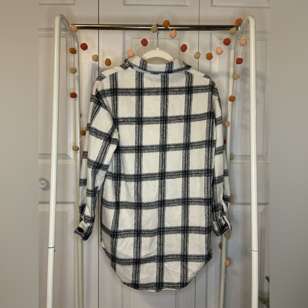 ✨Retro Chic Oversized Plaid Flannel Button Up Shacket Jacket Shirt Black White - Picture 3 of 6